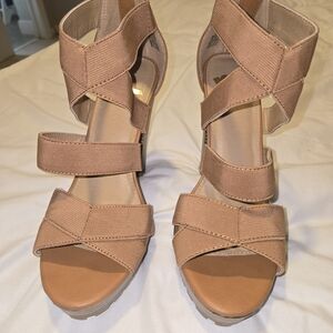 Elegant Tan Strappy Sandals